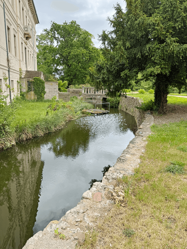 schloss-angern-wassergraben